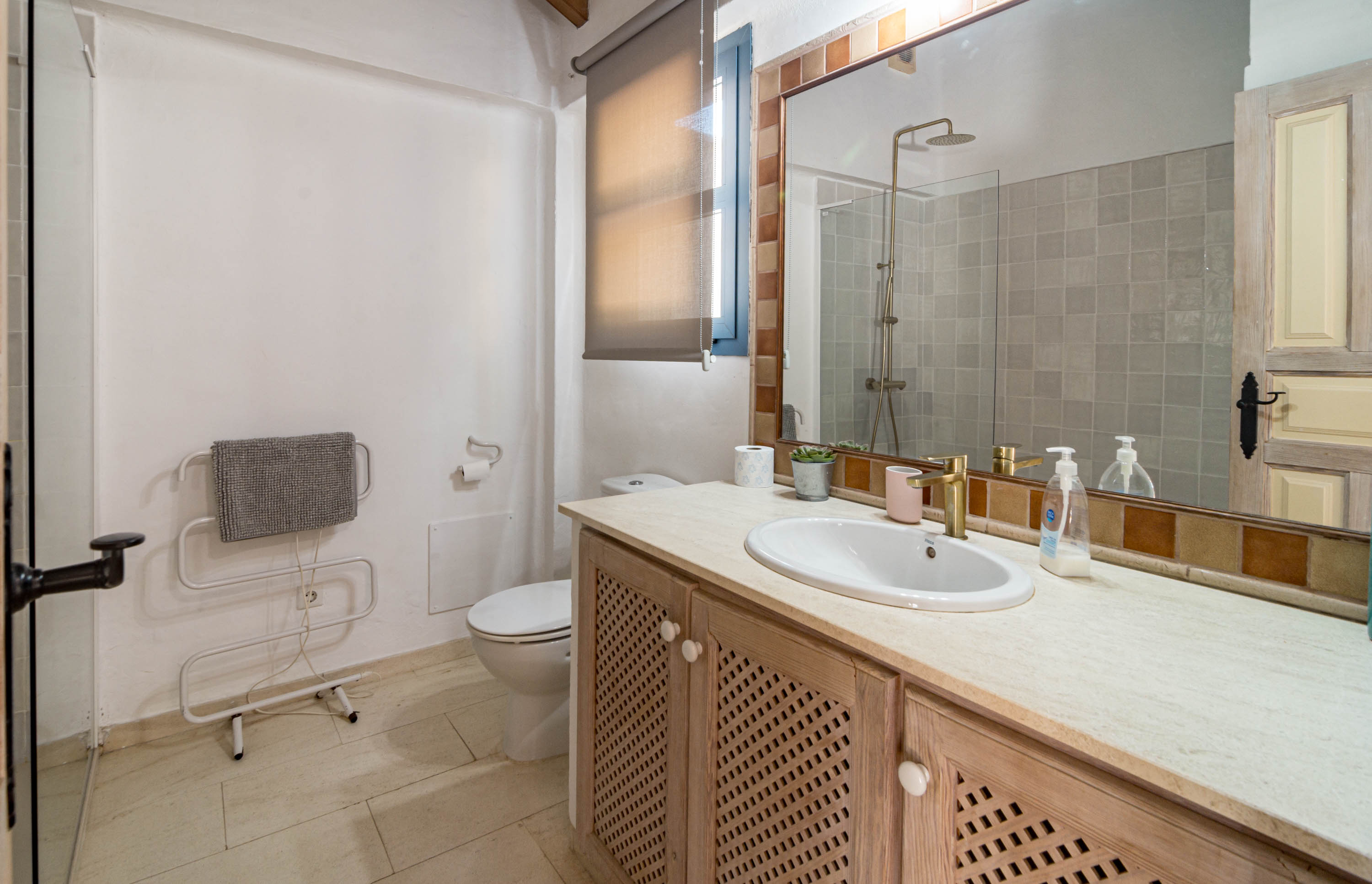 En suite facilities Bedroom 1